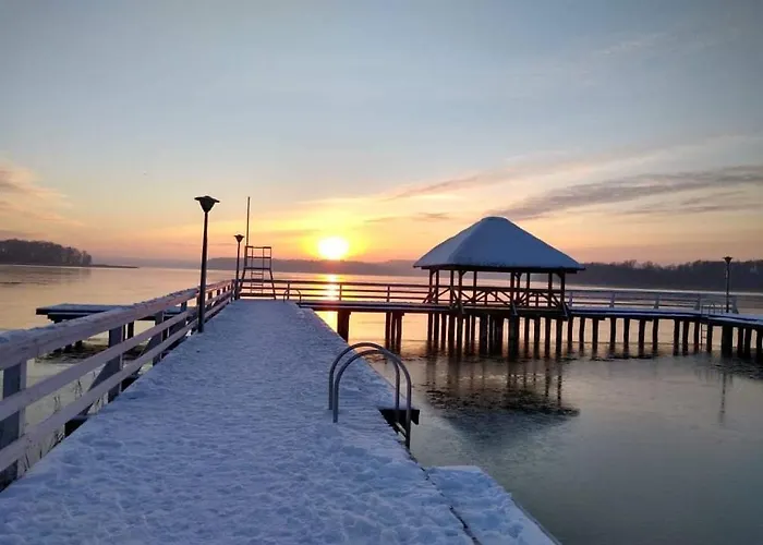 Ośrodek wypoczynkowy Plaza & *